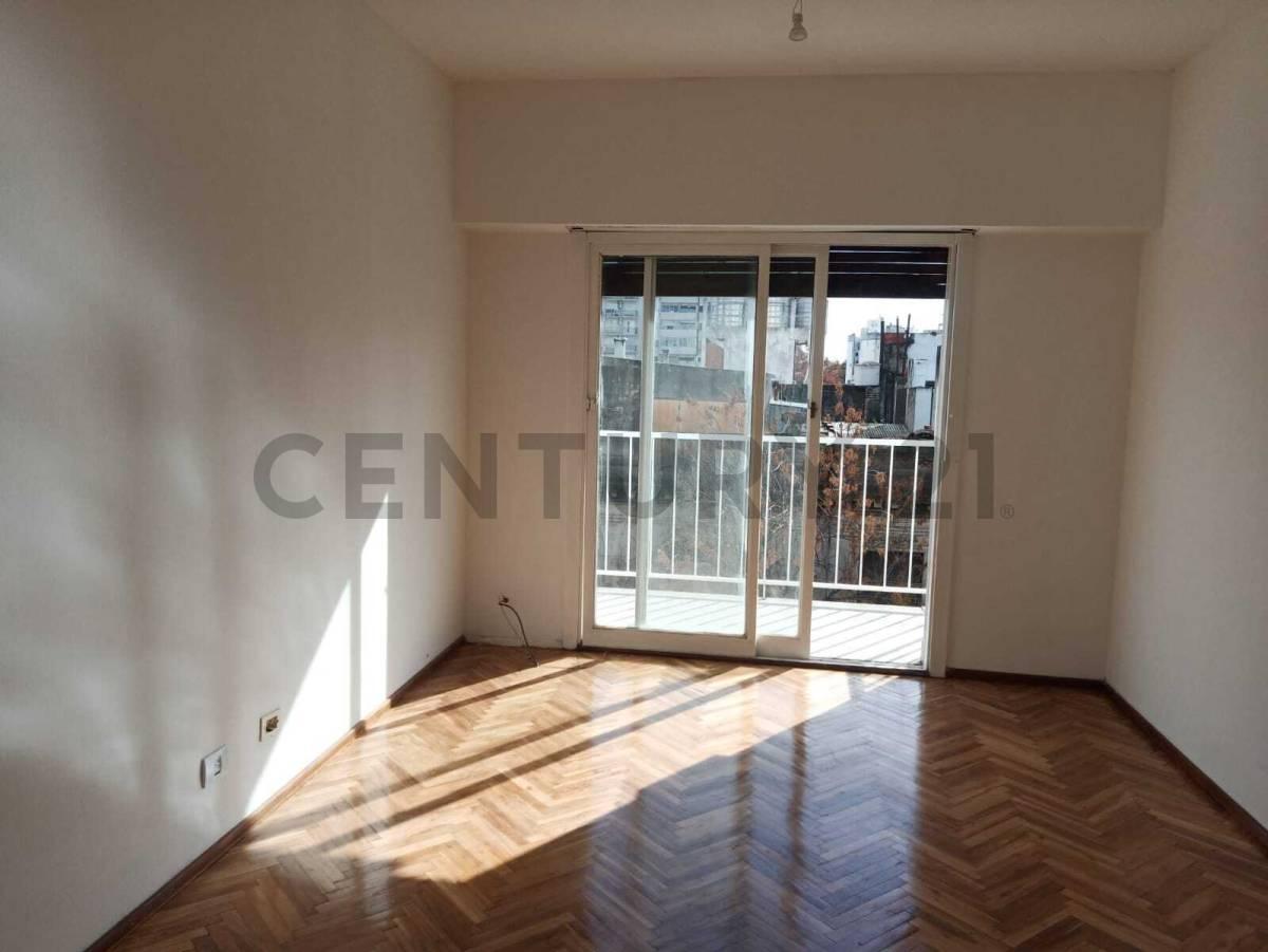 ALQUILER DEPARTAMENTO 2 AMBIENTES CABALLITO CON BALCÓN — foto 1