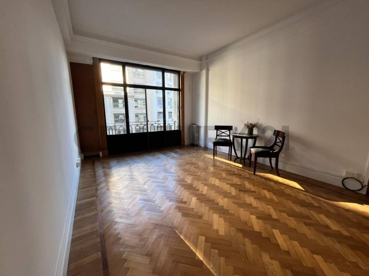 Oficina en alquiler en Microcentro I con balcón francés y vista abierta — foto 1