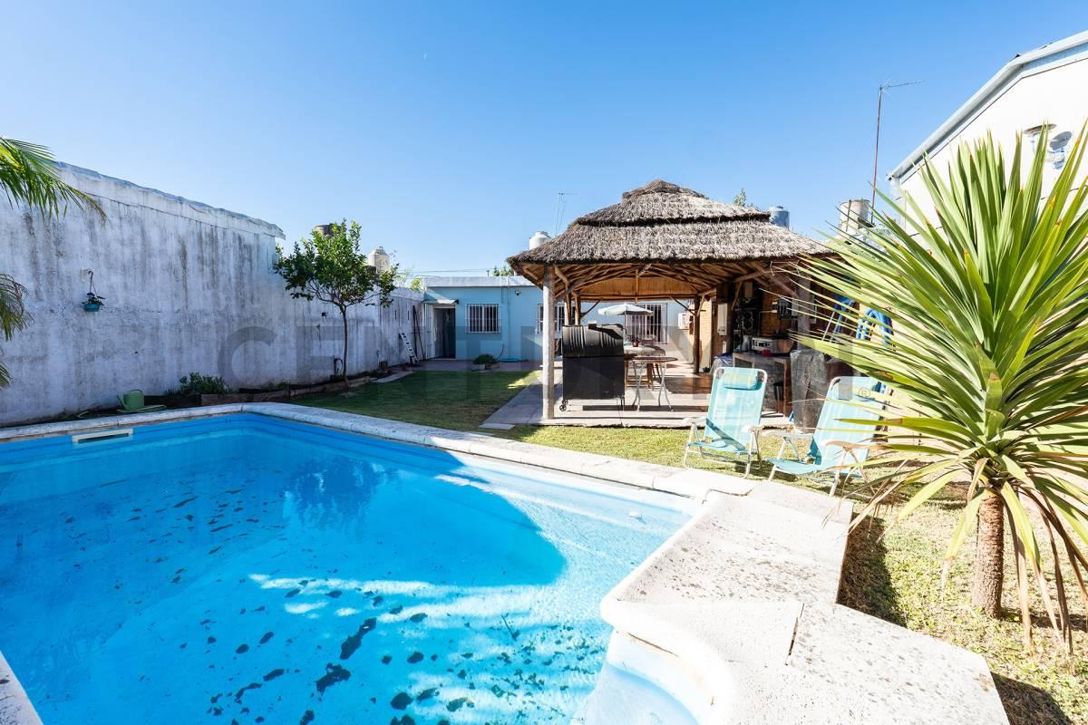 venta casa 4 ambientes San Antonio de Padua con pileta quincho y garage para 2 autos — foto 1
