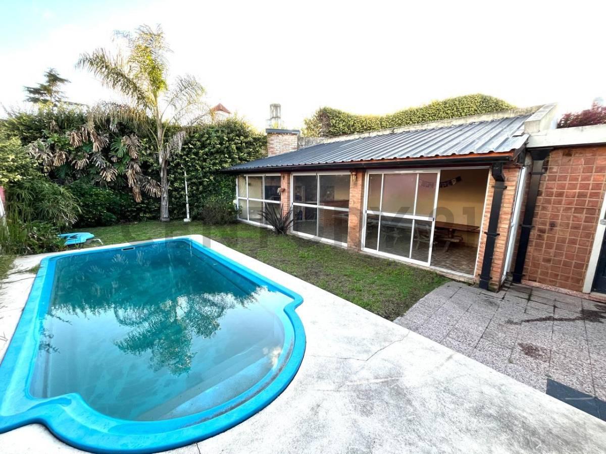 VENTA CASA 4 AMBIENTES CON PILETA Y JARDIN APTA CREDITO MORON — foto 1