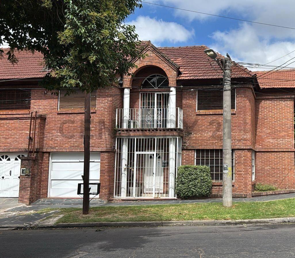 VENTA CASA 5 AMBIENTES CASTELAR SUR — foto 1