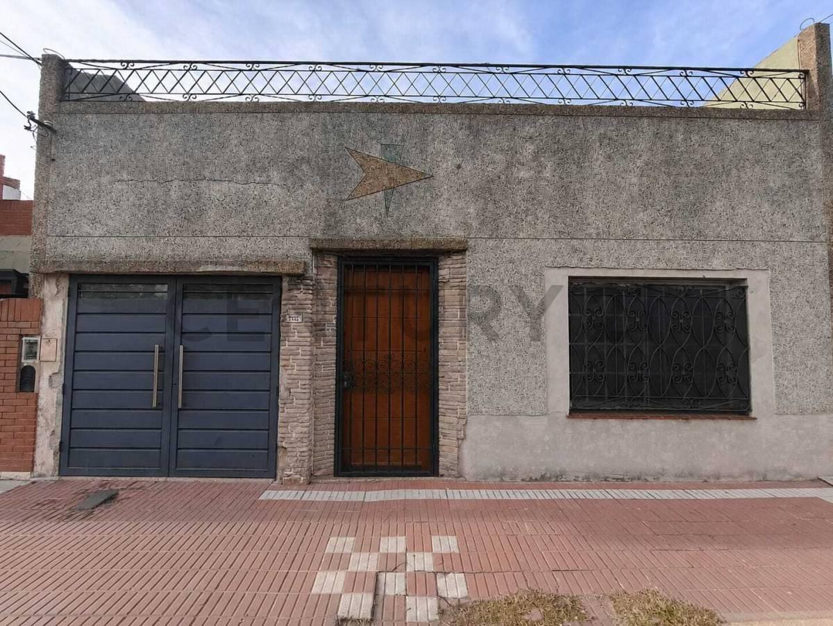 CASA 4 AMBIENTES LANÚS OESTE — foto 1