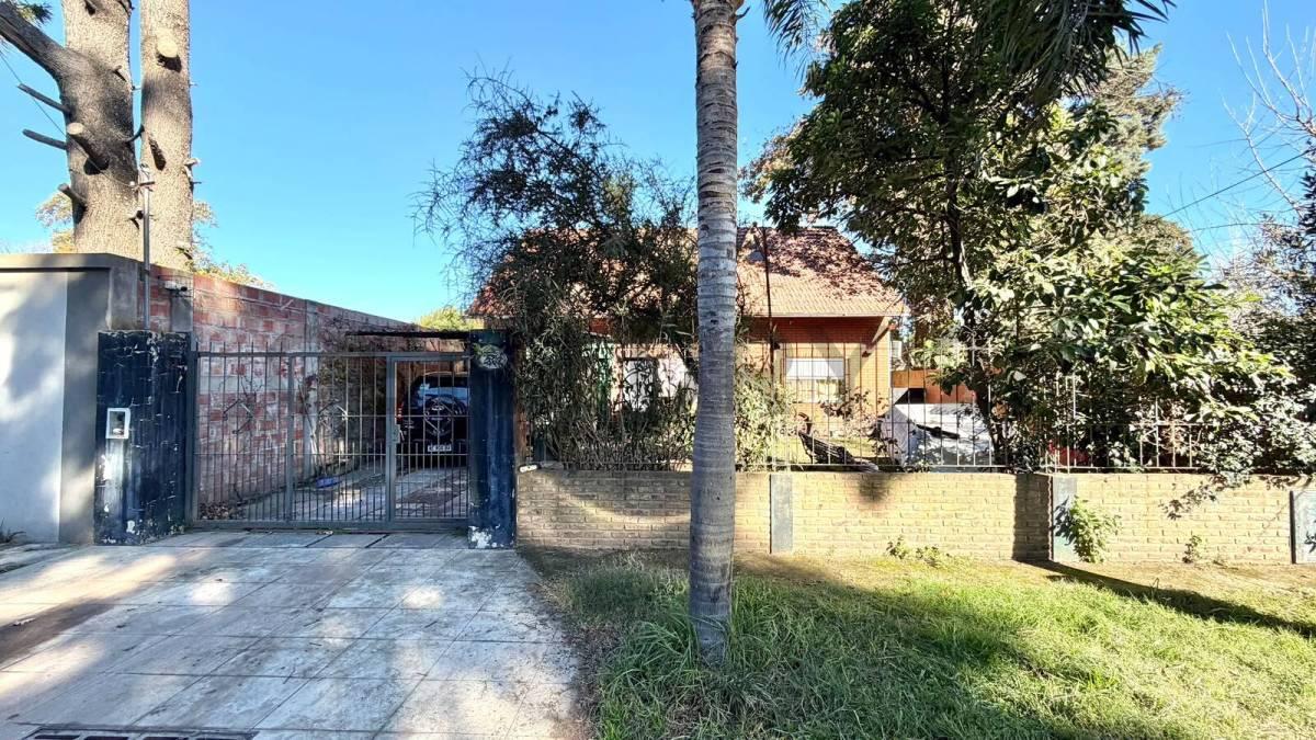 Venta Casa 6 Ambientes sobre Lote de 600 m² | Pileta | Garage para 3 Autos | A 1 Cuadra del Acceso O — foto 1