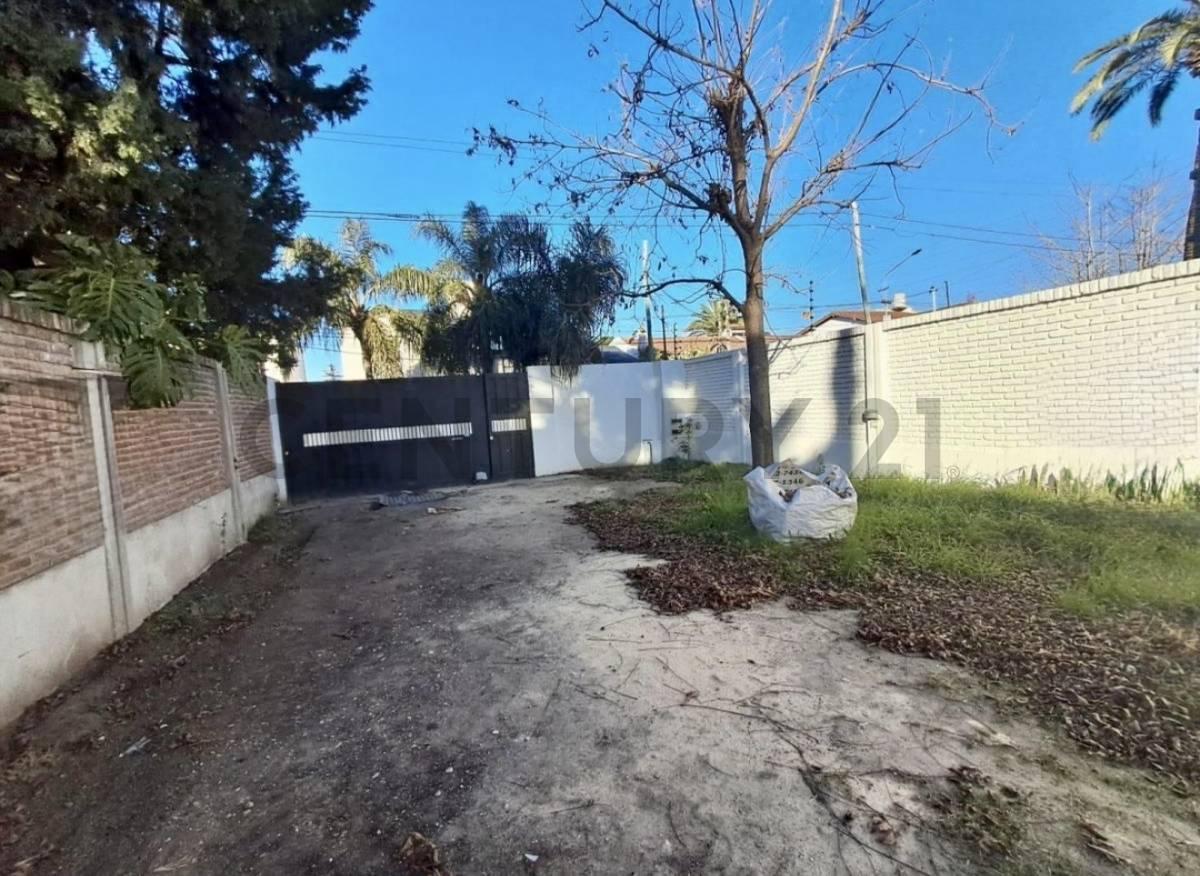Venta de casa construcción en Castelar Norte, Moron, GBA Oeste. ACEPTA PROPIEDAD O VEHÍCULO EN PARTE — foto 1
