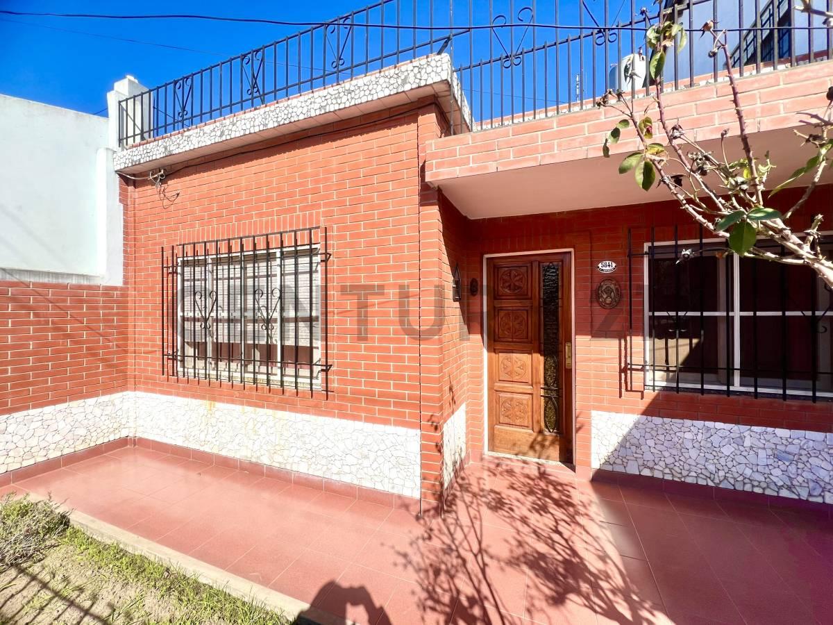 VENTA CASA MULTIFAMILIAR CON COCHERA. + DEPARTAMENTO A ESTRENAR — foto 1