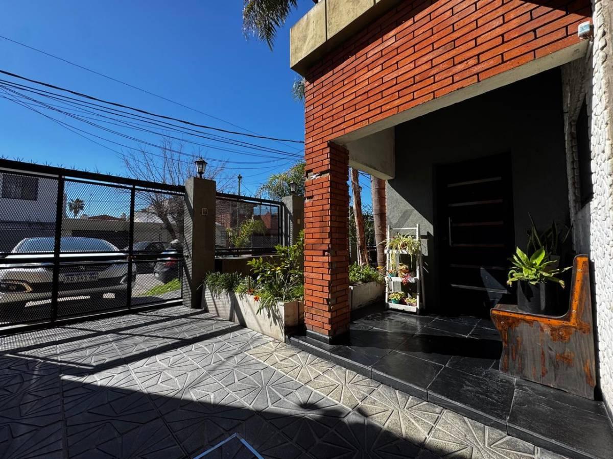 VENTA CASA MULTIFAMILIAR 5 AMBIENTES LOMA HERMOSA PATIO QUINCHO — foto 1