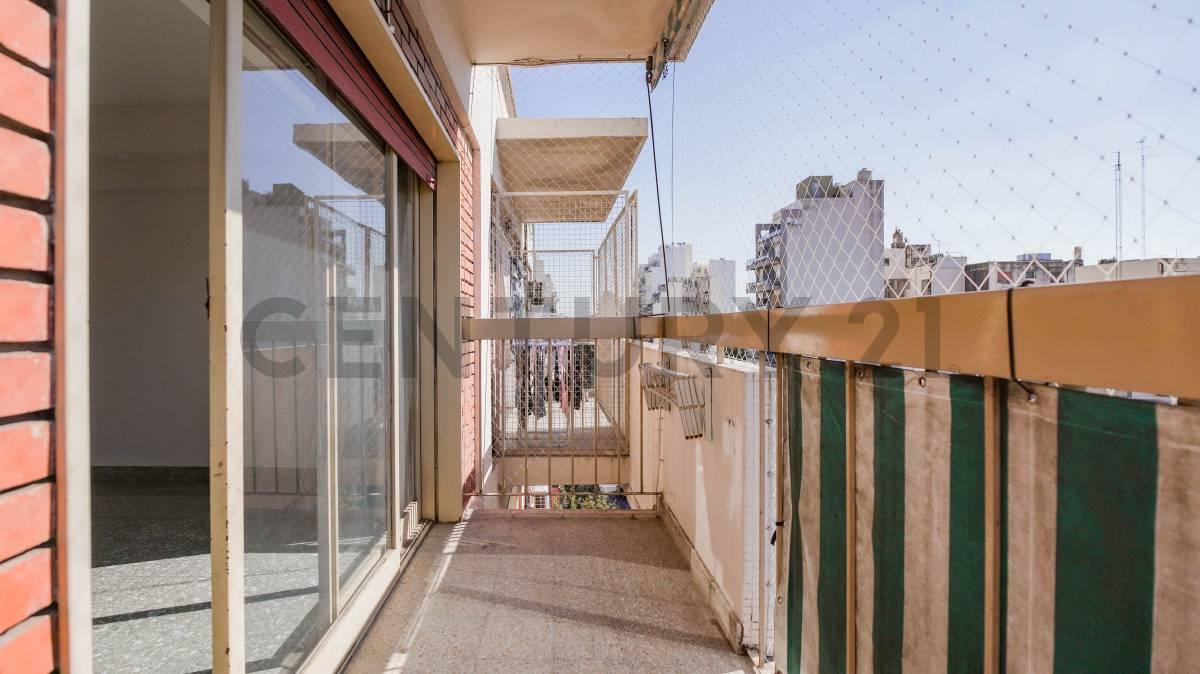 VENTA DEPTO 4 AMB. CON BALCON Y COCHERA-FLORES — foto 1