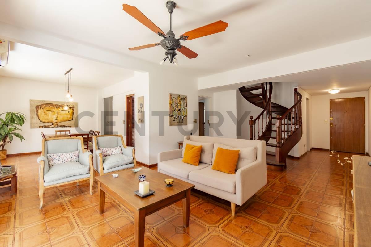Venta Departamento Duplex 6 Amb con 2 Cocheras en Recoleta - Acepta Permuta — foto 1