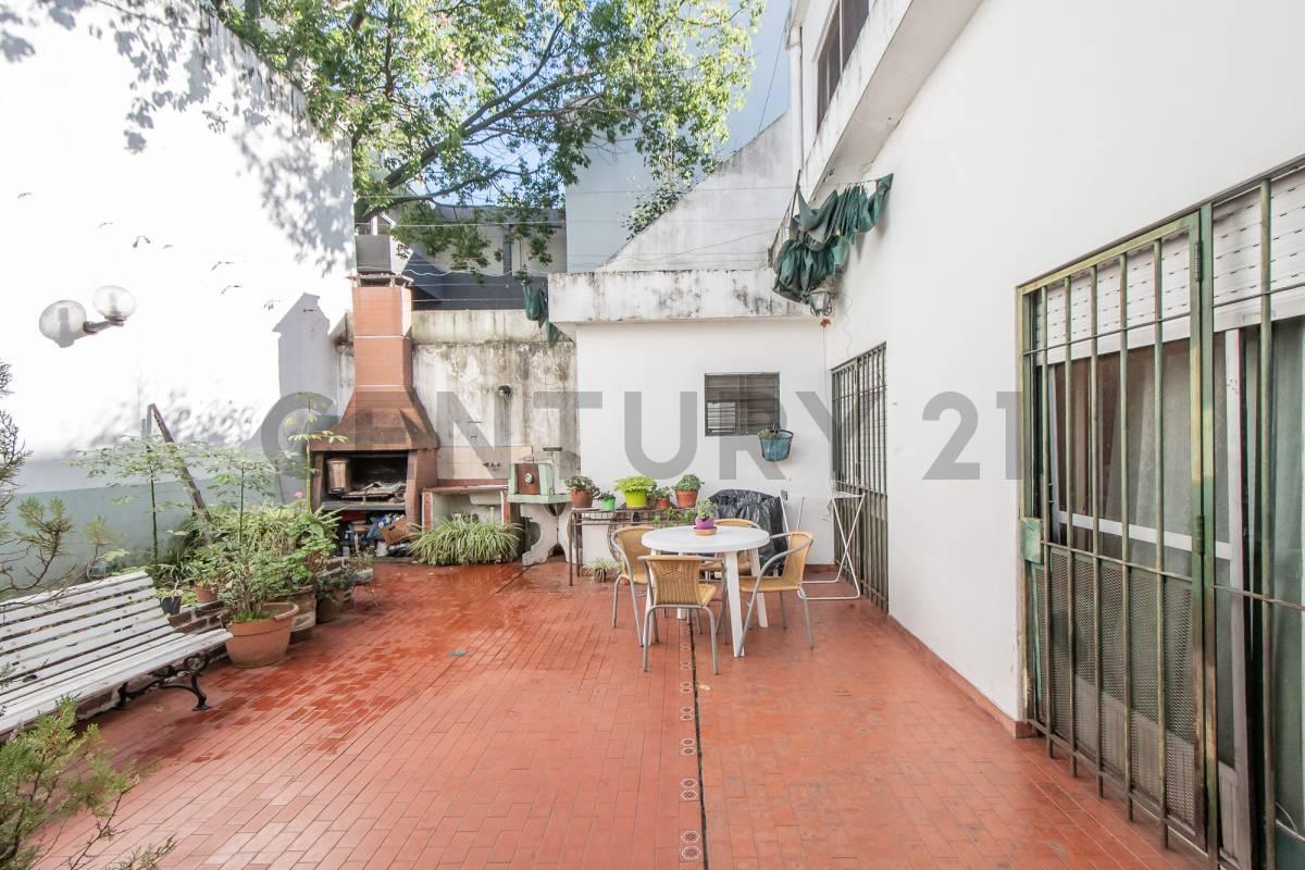 Venta CASA 6 amb con patio y terraza en Villa Luro — foto 1