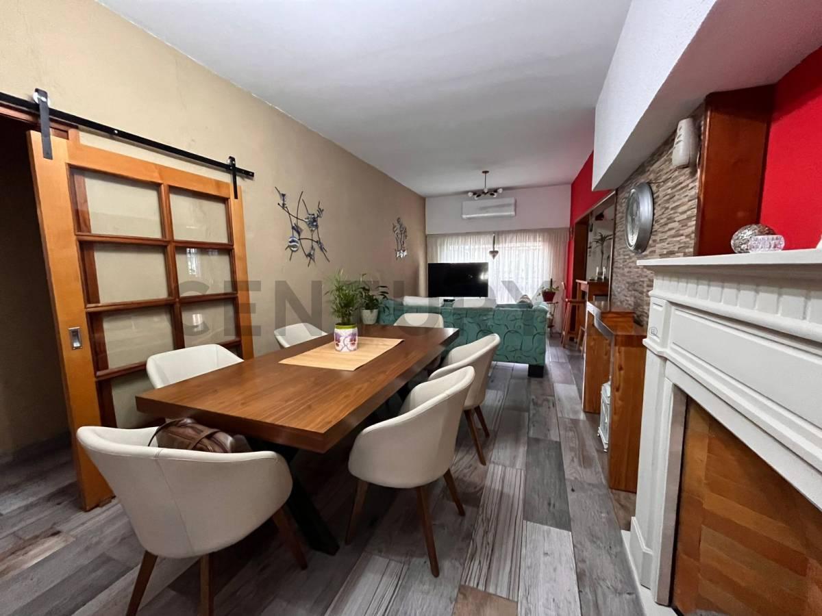 VENTA CASA 4 AMBIENTES CON JARDÍN, QUINCHO Y COCHERA DOBLE — foto 1