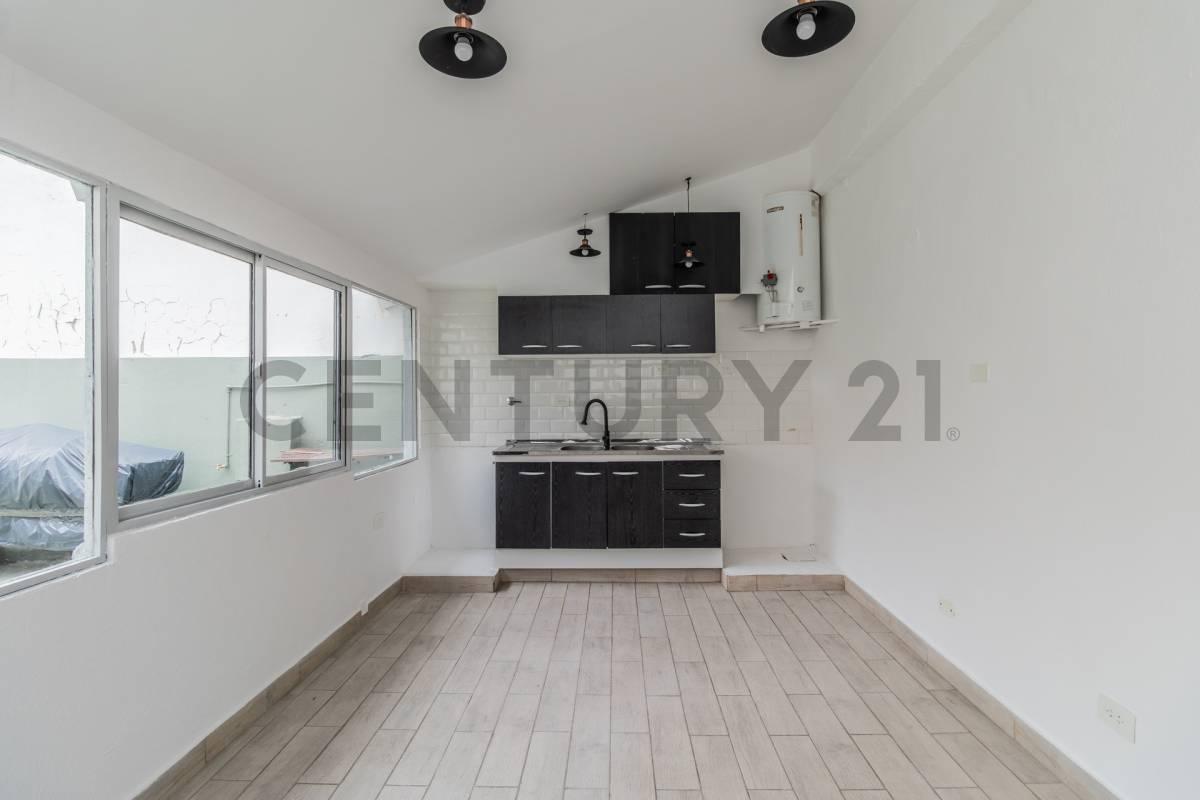 Departamento 3 ambientes con balcon terraza en Flores — foto 1