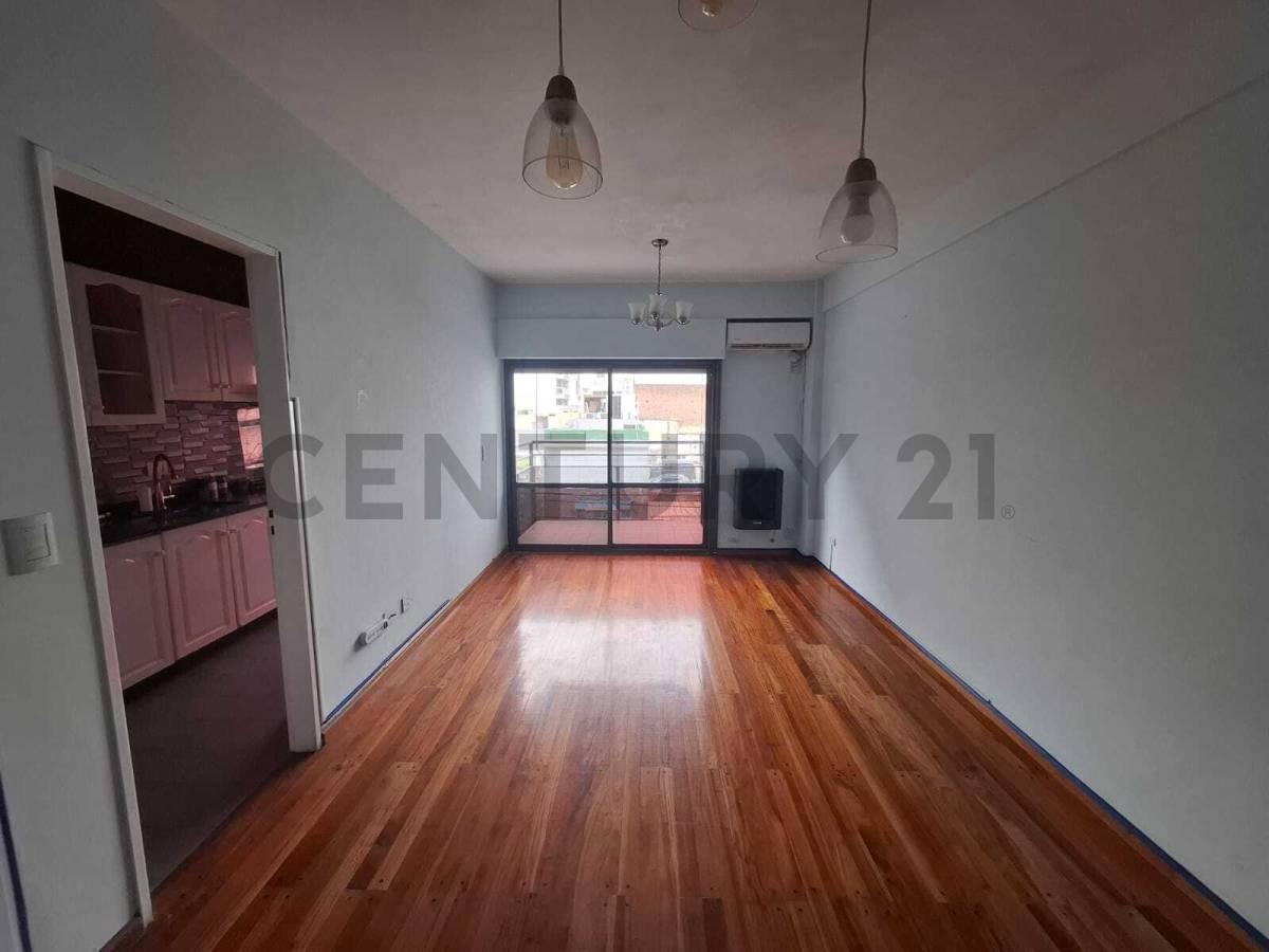 ALQUILER 2 AMBIENTES CON BALCON - CABALLITO| MUY LUMINOSO — foto 1