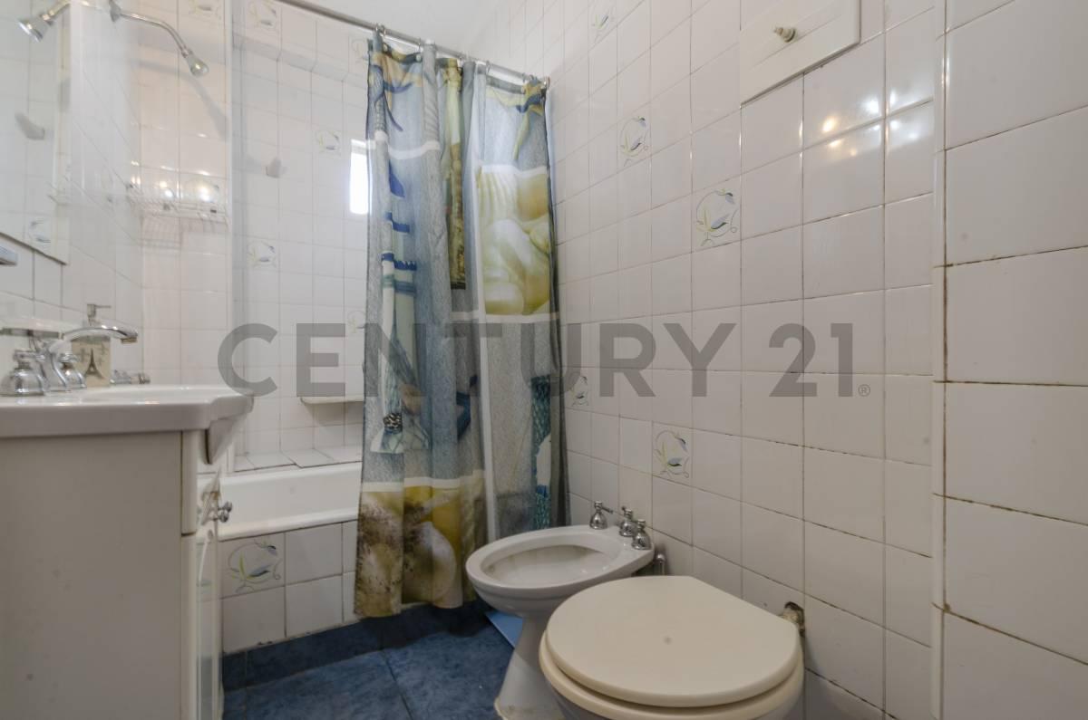 VENTA-PERMUTA DEPARTAMENTO DE 3 AMBIENTES CON GRAN BALCON TERRAZA Y PARRILLA / ALMAGRO — foto 1