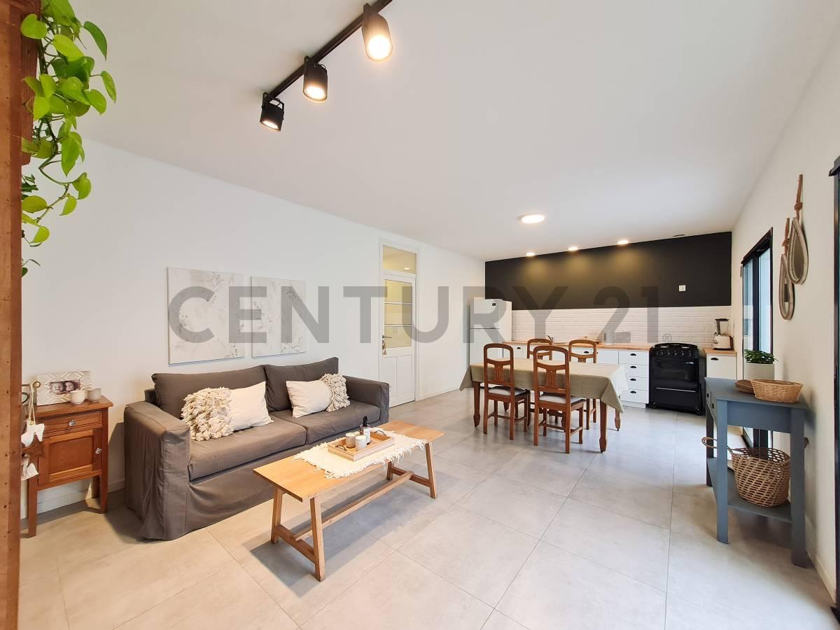 Departamento de 2 dormitorios con patio en venta en La Plata — foto 1