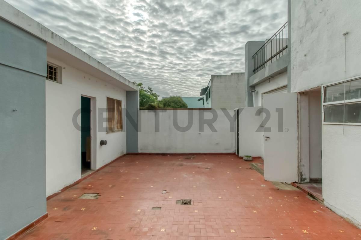 Casa en venta de 4 dormitorios con patio en La Plata — foto 1