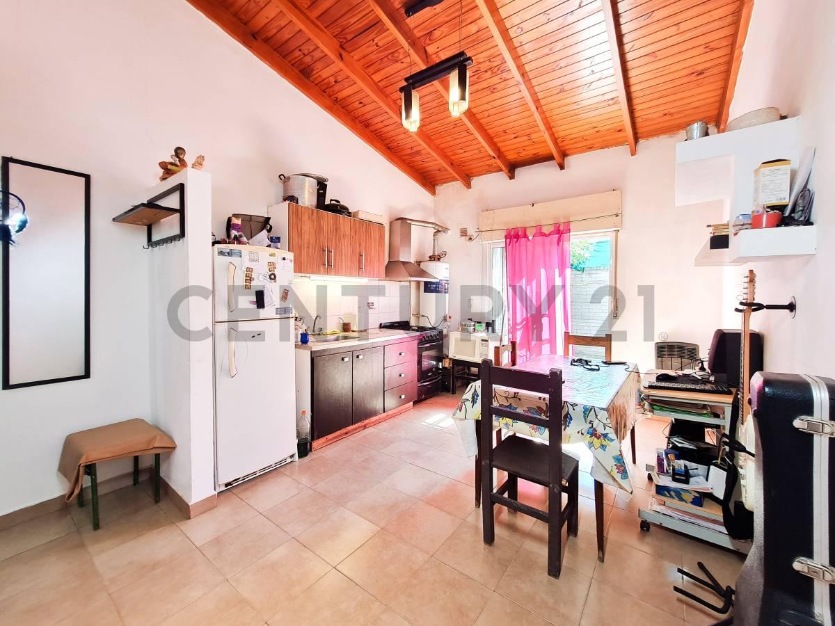 PH DE 1 DORMITORIO CON PATIO Y COCHERA EN VENTA EN LA PLATA — foto 1