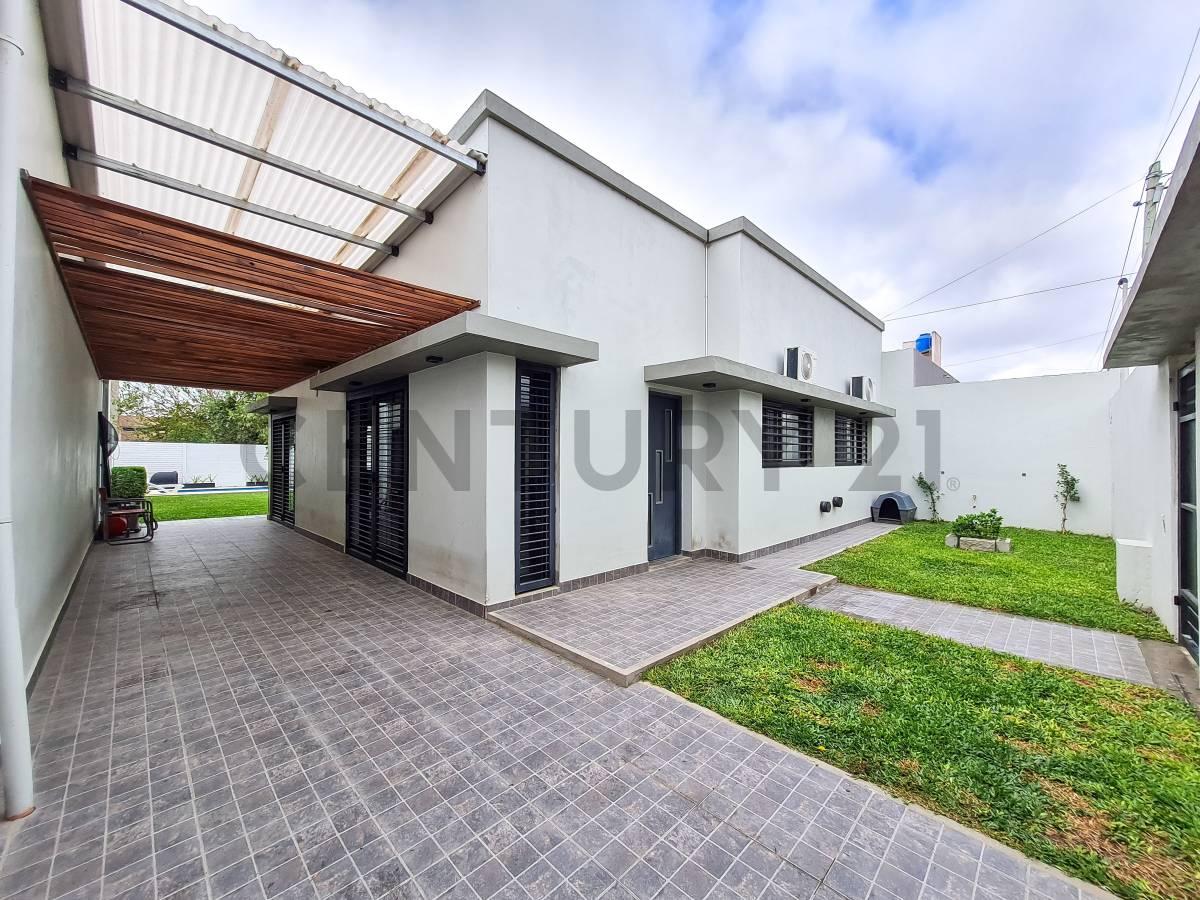 CASA EN VENTA con 3 dormitorios + estudio en 49 e/ 173 y 174, GIGANTE DEL OESTE, OLMOS. — foto 1