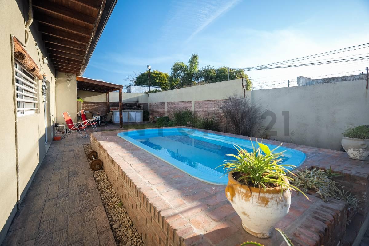 Casa en venta de 3 dormitorios en La Plata — foto 1