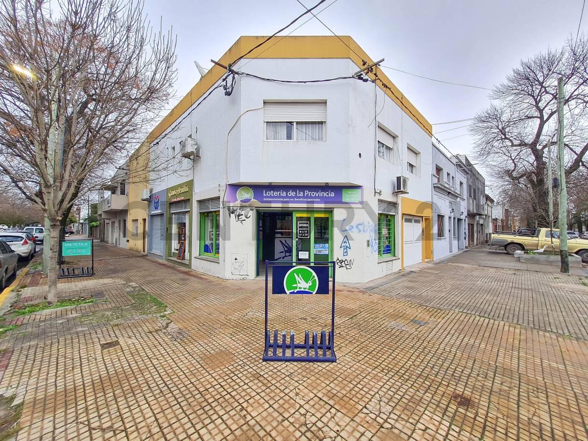 Casa en esquina + 3 locales comerciales | Excelente oportunidad de inversión. 9 esquina 70 — foto 1