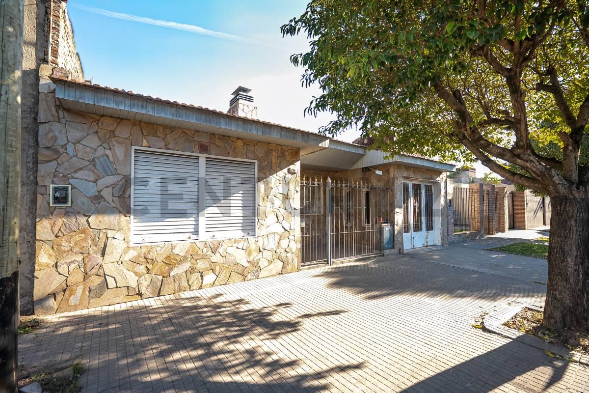 IDEAL INVERSORES !!!!Casa en venta de 2 dormitorios en La Plata — foto 1