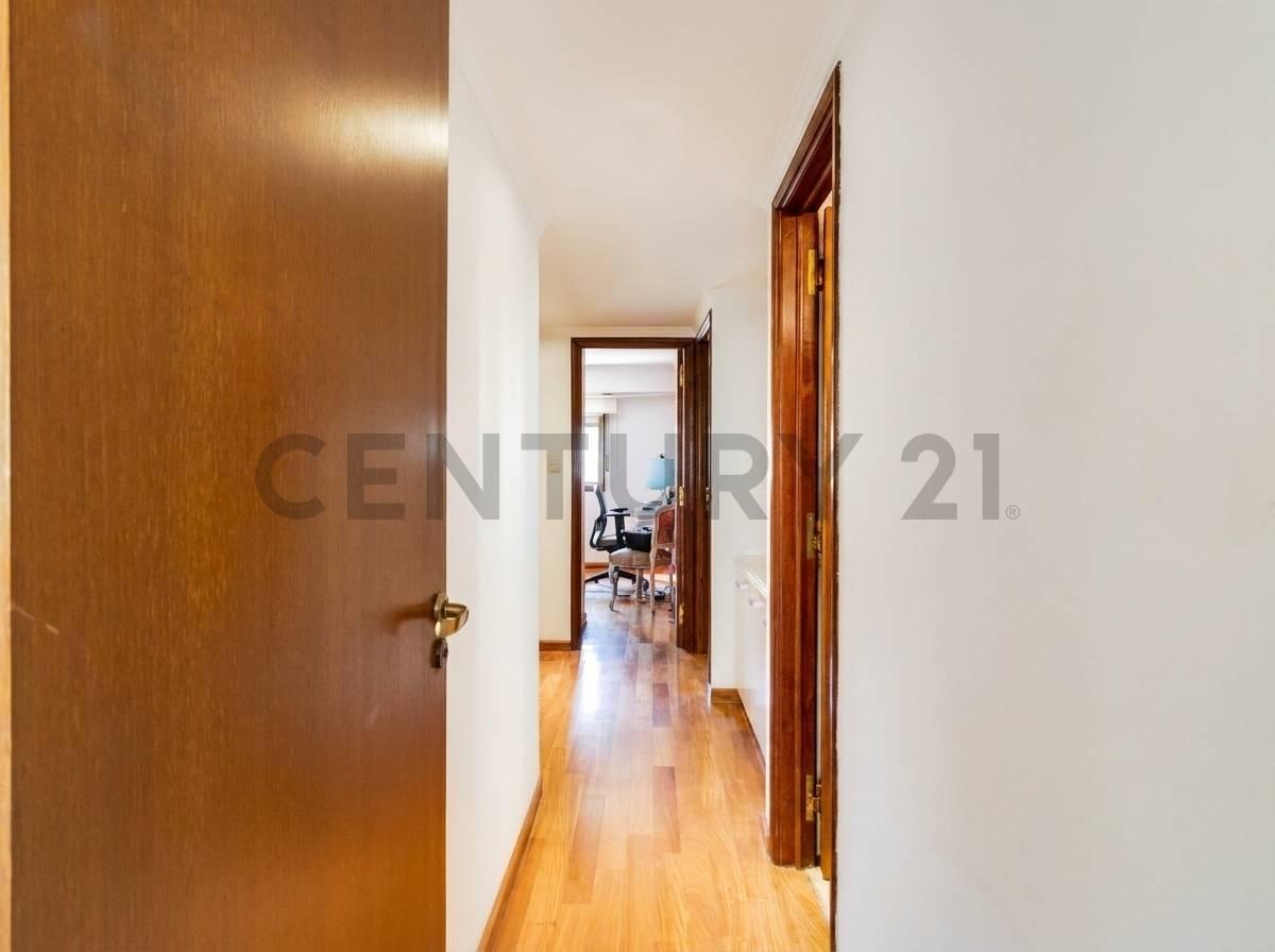 DEPARTAMENTO EN VENTA PISO DE 3 DORMITORIOS CON COCHERA Y BAULERA – CALLE 10 ENTRE 43 Y 44 — foto 1