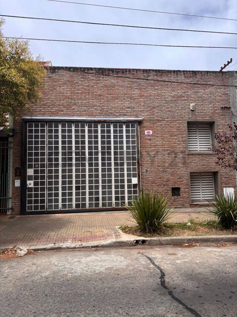 530 entre 2 bis y 3 Casa 4 dormitorios en VENTA Tolosa, La Plata — foto 1