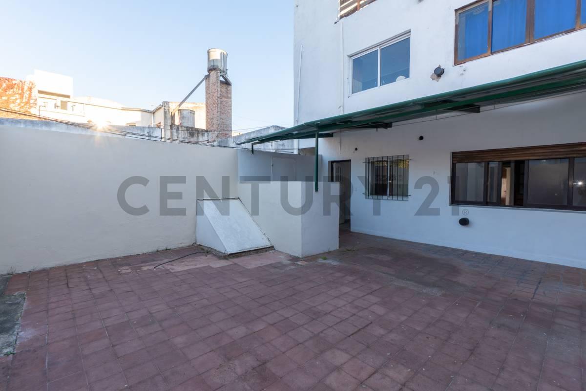 PH en venta de dos dormitorios con patio en La Plata APTO BANCO — foto 1
