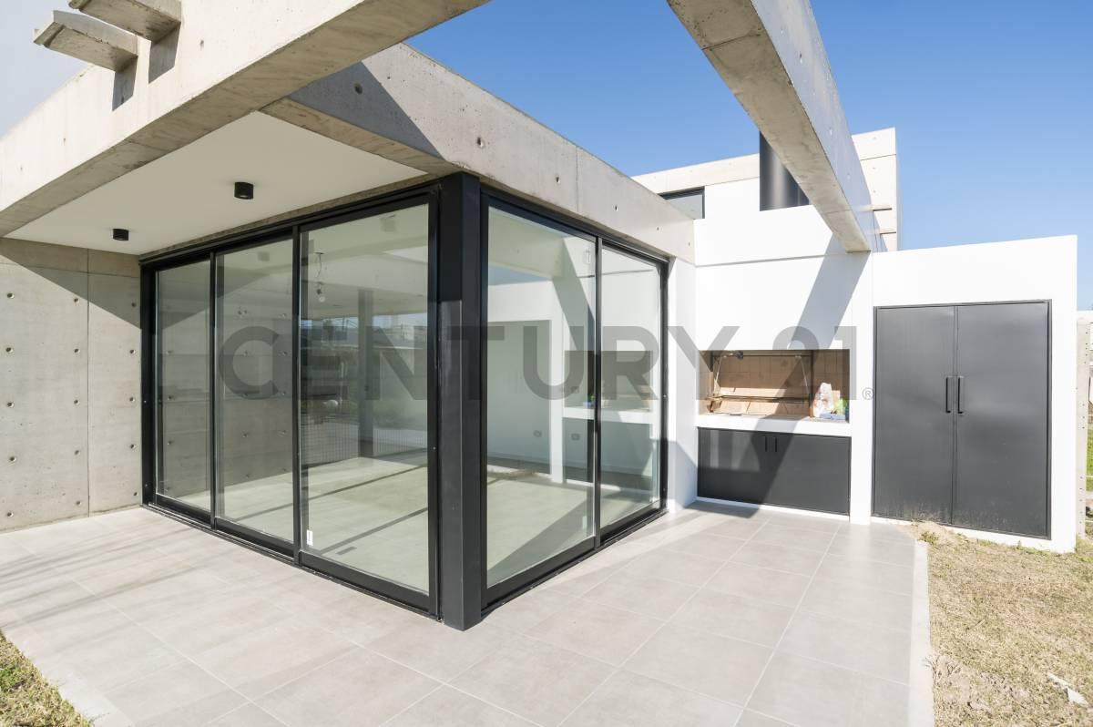 CASA EN VENTA EN CITY BELL TIPO DUPLEX DE 3 DORMITORIOS — foto 1