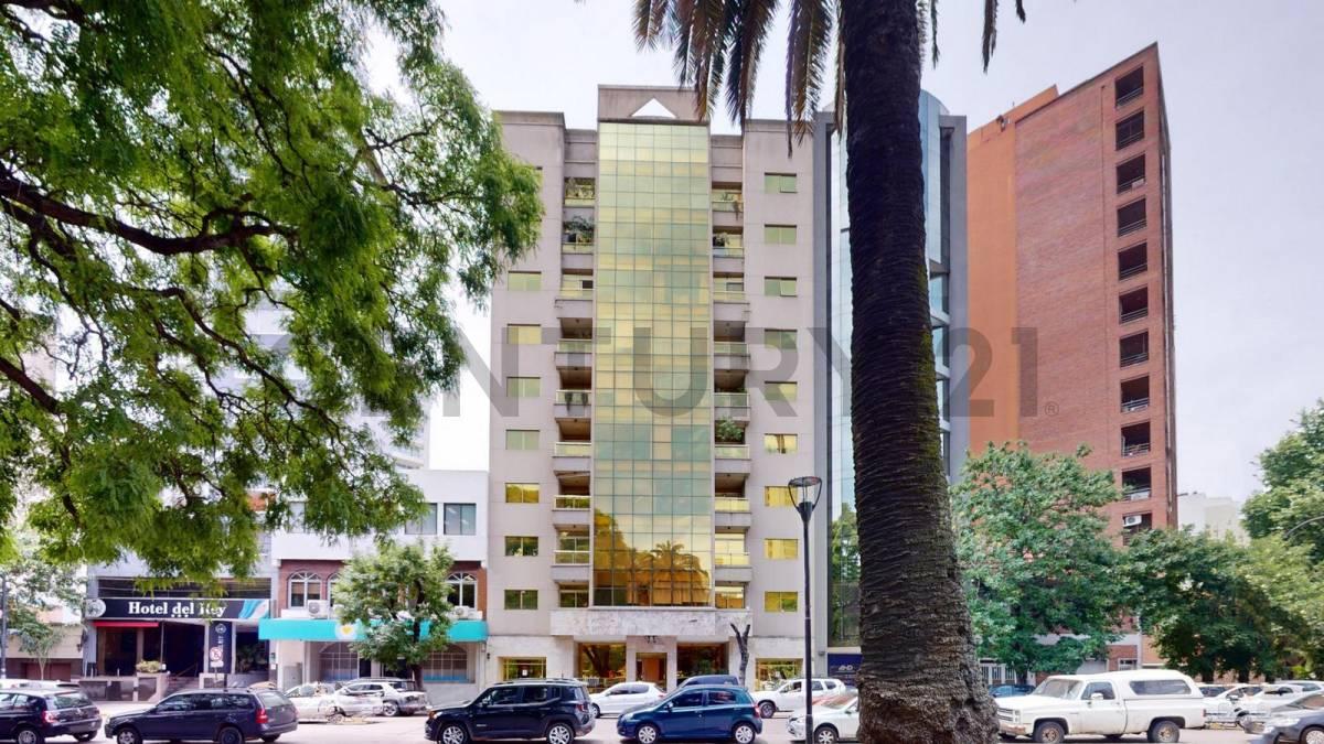 DEPARTAMENTO DE CATEGORIA CON TERRAZA PRIVADA | AV. 13 Y 44 PLAZA PASO | LA PLATA — foto 1