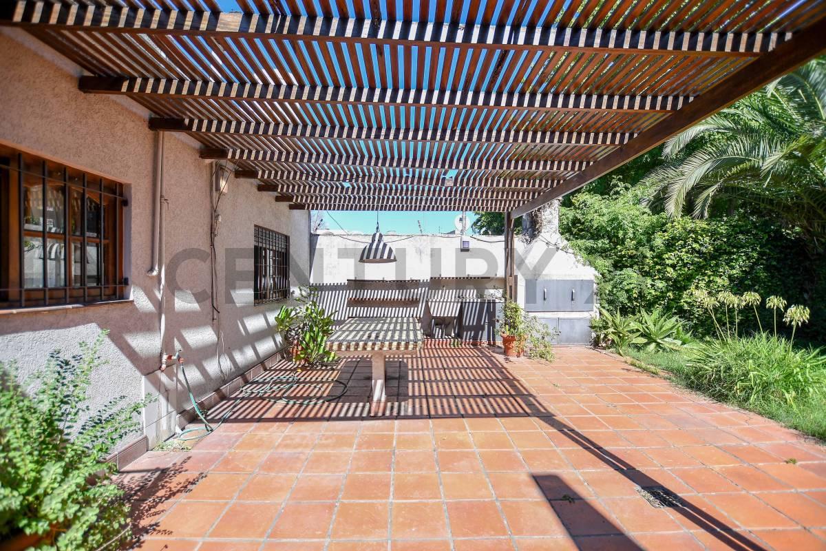 CASA EN VENTA EN LA PLATA DE 2 DORMITORIOS CON PATIO — foto 1