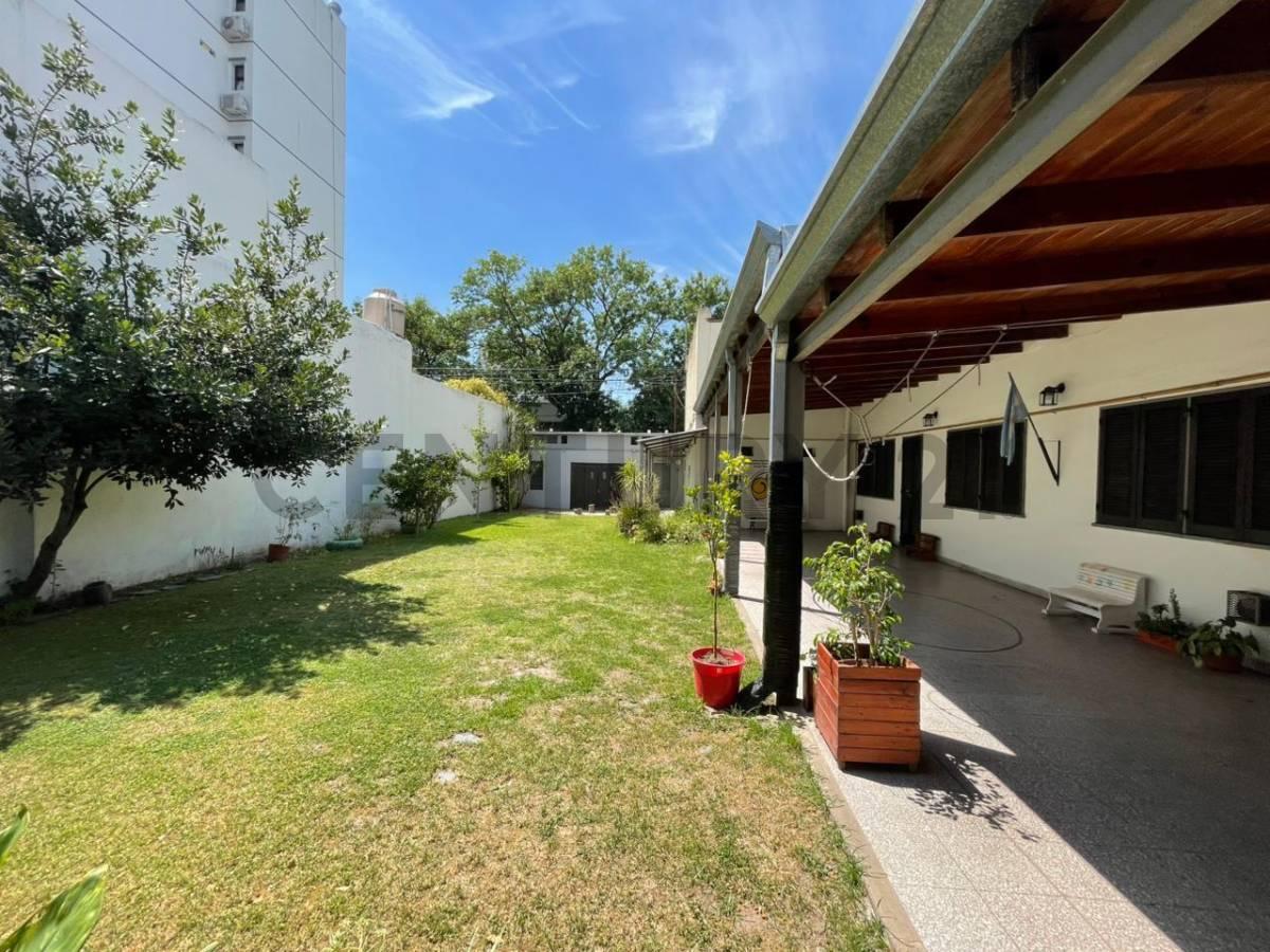 CASA EN VENTA EN LA PLATA CON LOCALES — foto 1