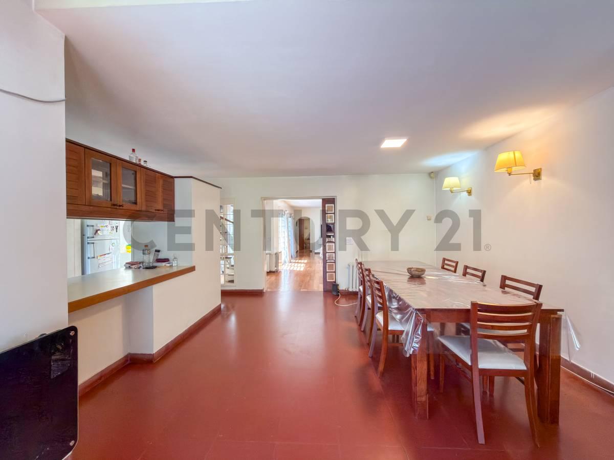 CASA EN VENTA - 3 DORMITORIOS - PARQUE -PLAZA MALVINAS — foto 1