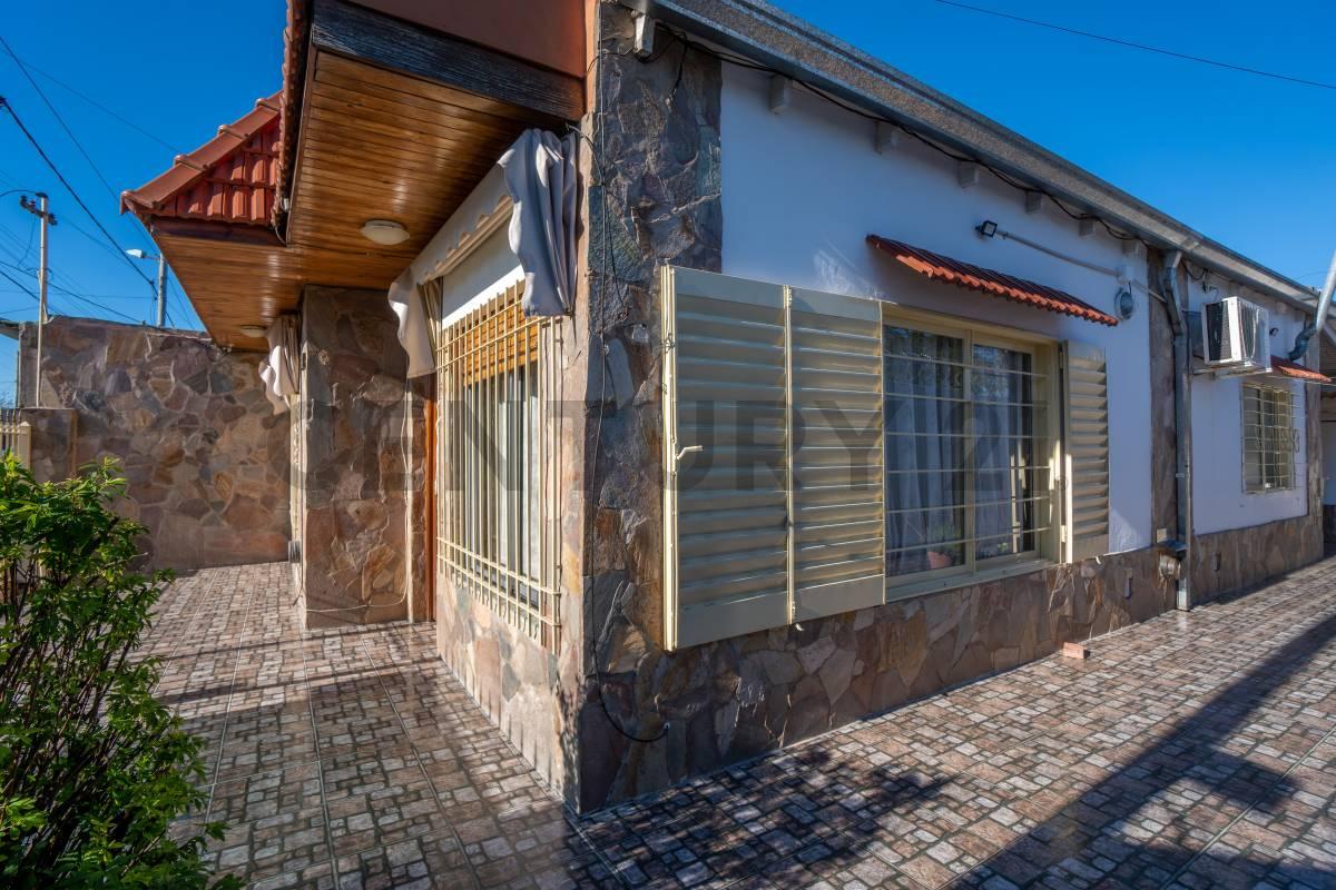 Casa en venta en La Plata de dos dormitorios - San Carlos — foto 1