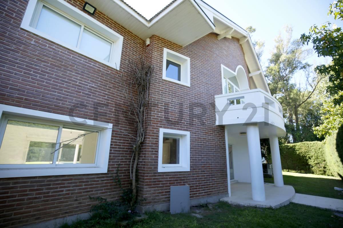 Casa en venta en Villa Elisa, 3 dormitorios, parque y pileta suite con vestidor, jacuzzi y sauna — foto 1