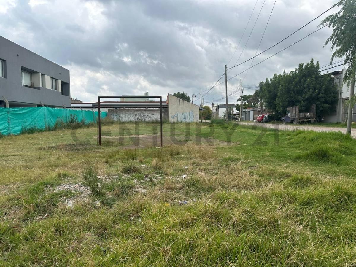 Lote en esquina 12 y 156 (Berisso) - 300 m2 - USD 42.000 — foto 1