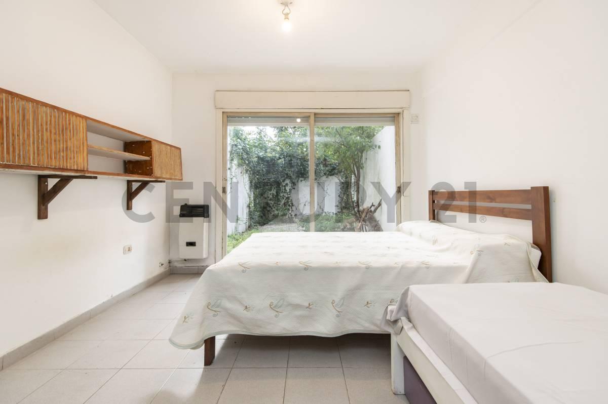 DEPARTAMENTO EN VENTA EN LA PLATA TIPO MONOAMBIENTE CON PATIO PROPIO — foto 1
