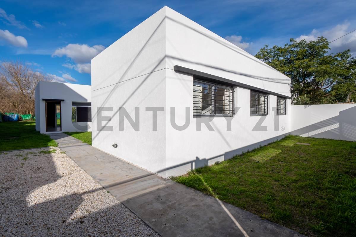 Casa en venta en Villa Elisa de tres dormitorios con parque — foto 1