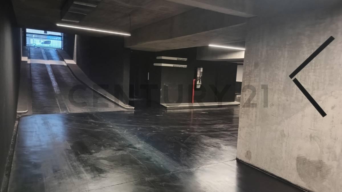 COCHERA CUBIERTA EN VENTA PALERMO HOLLYWOOD 1°SS DOBLE — foto 1