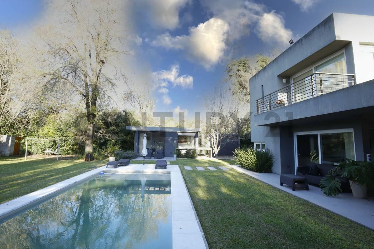 VENTA casa de categoría con gran parque, piscina climatizada y SUM en Villa Elisa — foto 1