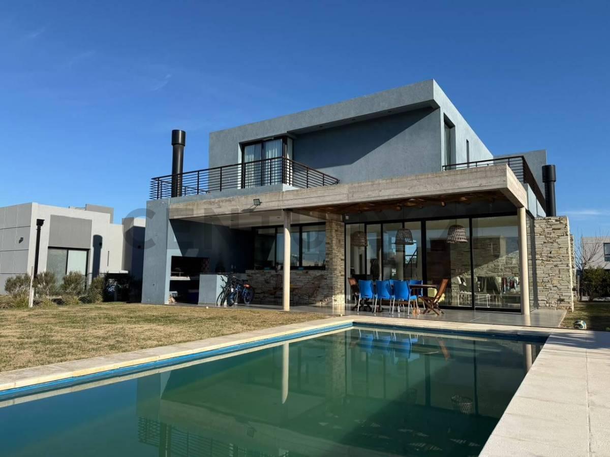 Casa en venta, tres dormitorios y pileta, Magallanes Hudson — foto 1