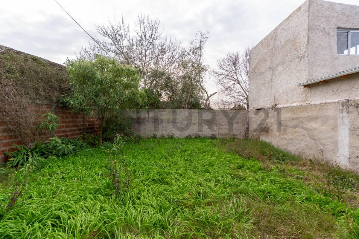 Casa en venta en La Plata con dos departamentos — foto 1