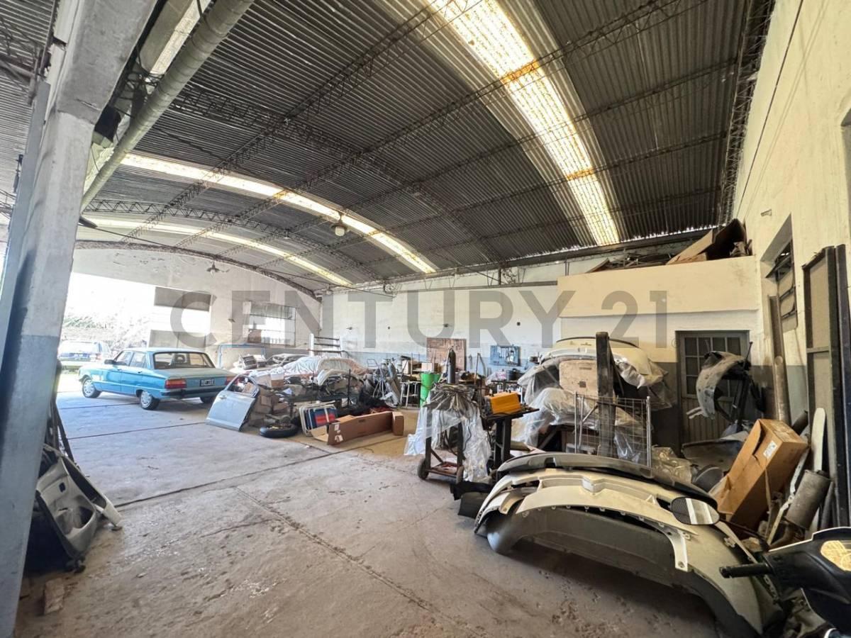 Galpón en venta sobre 2 lotes | 500 m² cubiertos | Ideal múltiples destinos — foto 1