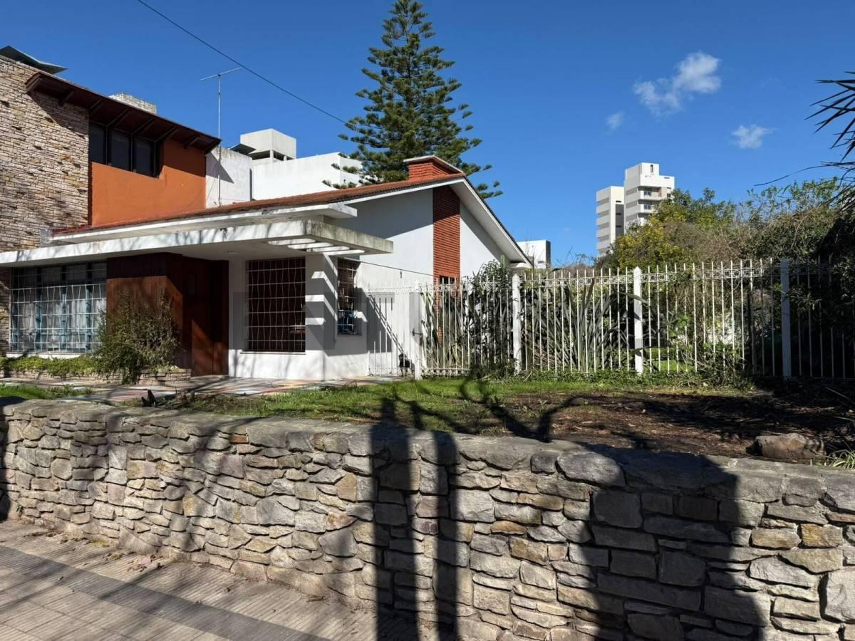 19 entre 42 y 43 LOTE EN VENTA IDEAL DESARROLLADOR 10 NIVELES LA PLATA SOBRE AVENIDA — foto 1