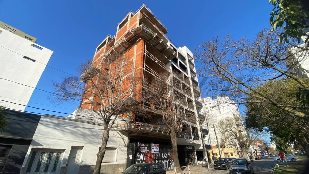DepartamentoEN VENTA de 1 dormitorio con cochera - En obra AVANZADA - LA PLATA — foto 1