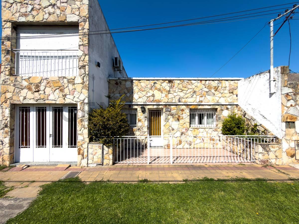 CASA EN VENTA EN LOS HORNOS 5 DORMITORIOS CON PARQUE PARRILLA QUINCHO — foto 1