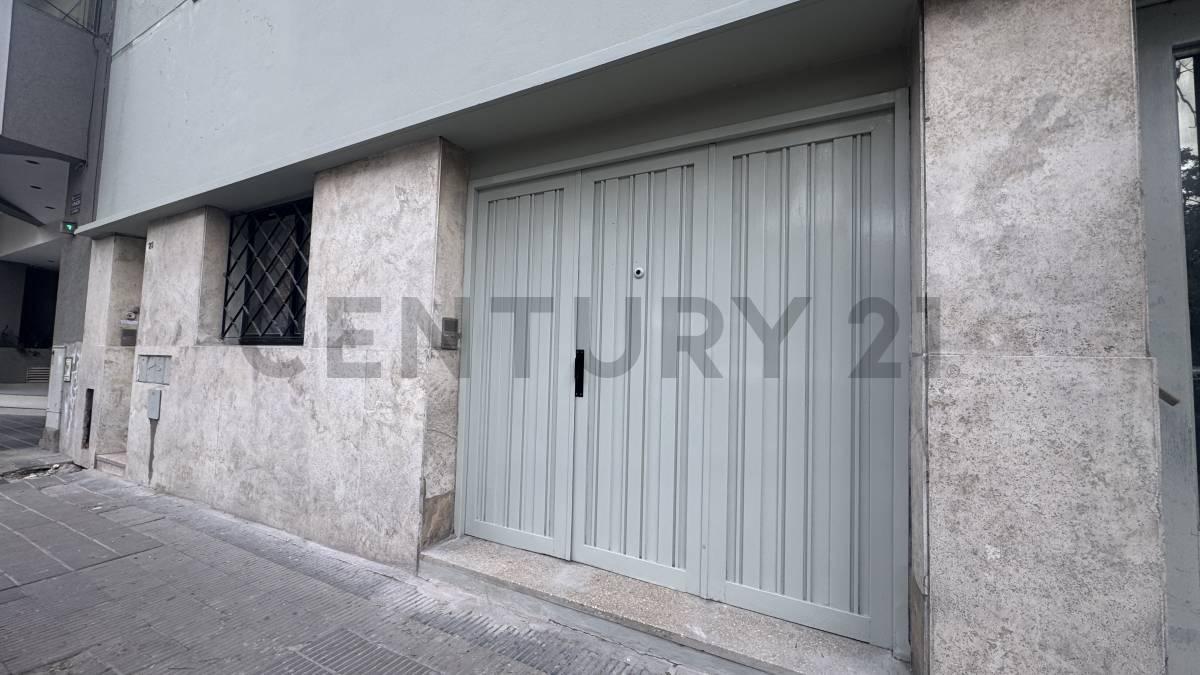 PH EN VENTA EN LA PLATA DE 3 DORMITORIOS REFACCIONADO — foto 1