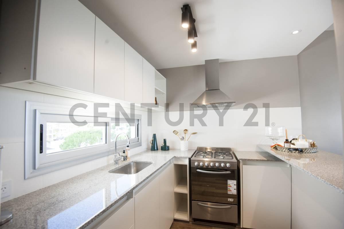 DEPARTAMENTO EN VENTA EN LA PLATA SEMIPISO DE 1 DORMITORIO CON AMPLIO BALCON EN VENTA - POZO — foto 1