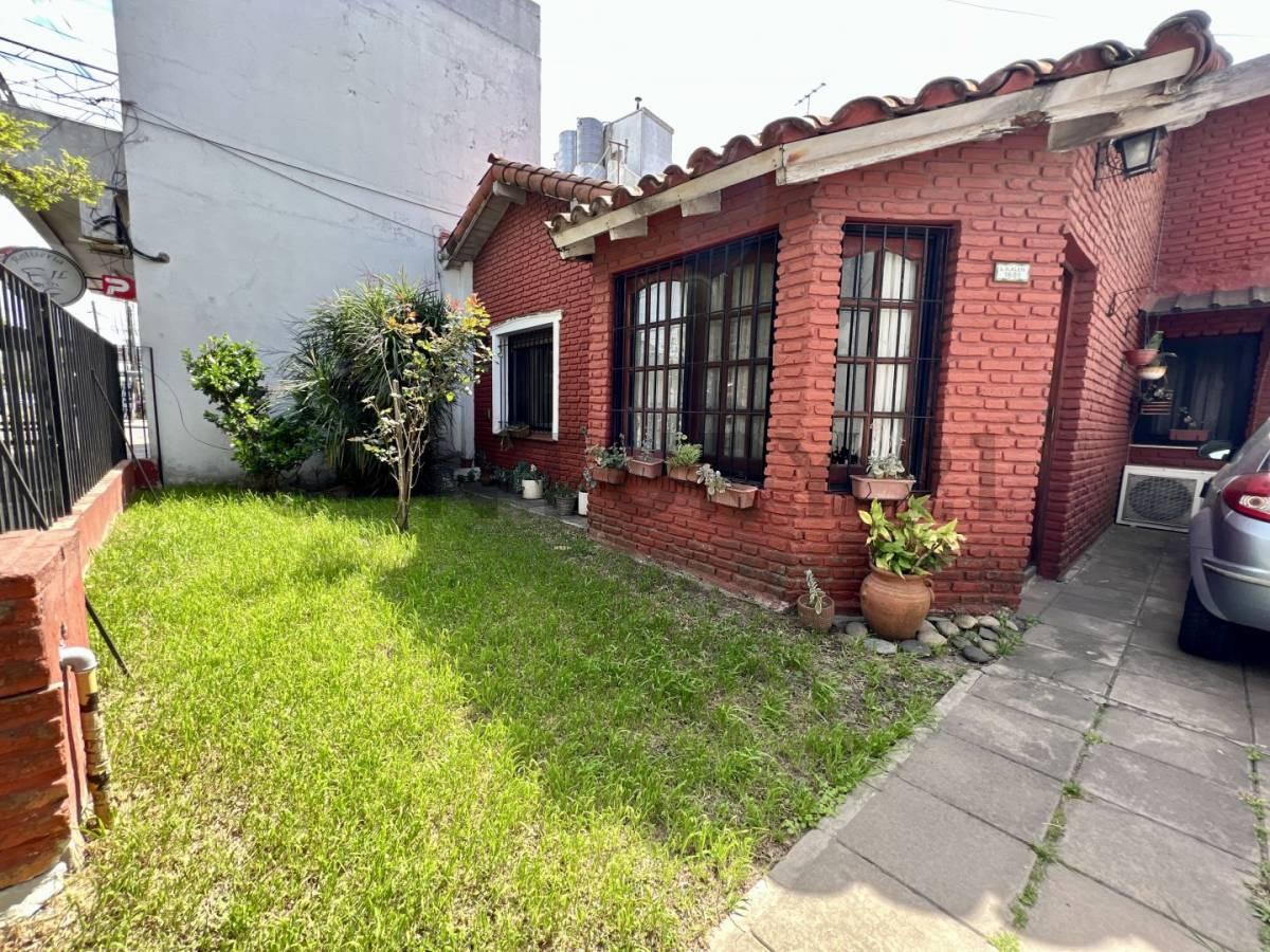 VENTA DE CASA 4 AMBIENTES EN CASTELAR NORTE — foto 1