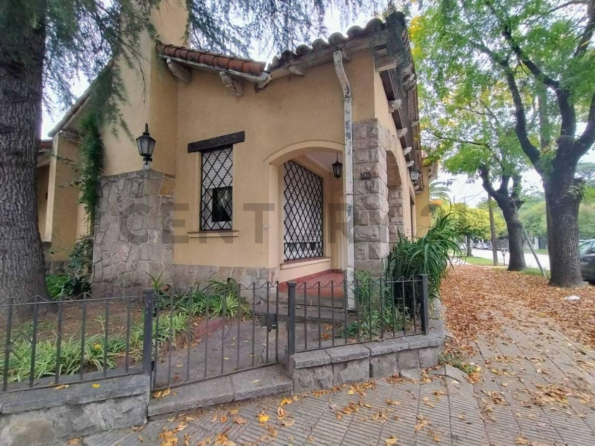 CASA en VENTA ITUZAINGO SUR - LOTE EN ESQUINA - IDEAL USO COMERCIAL ó EMPRENDIMIENTO - 310 M2 — foto 1