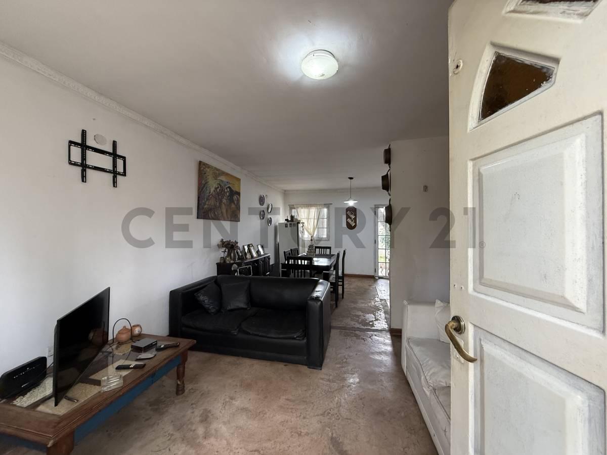 Duplex 3 ambientes con cochera y patio en Paso del Rey — foto 1